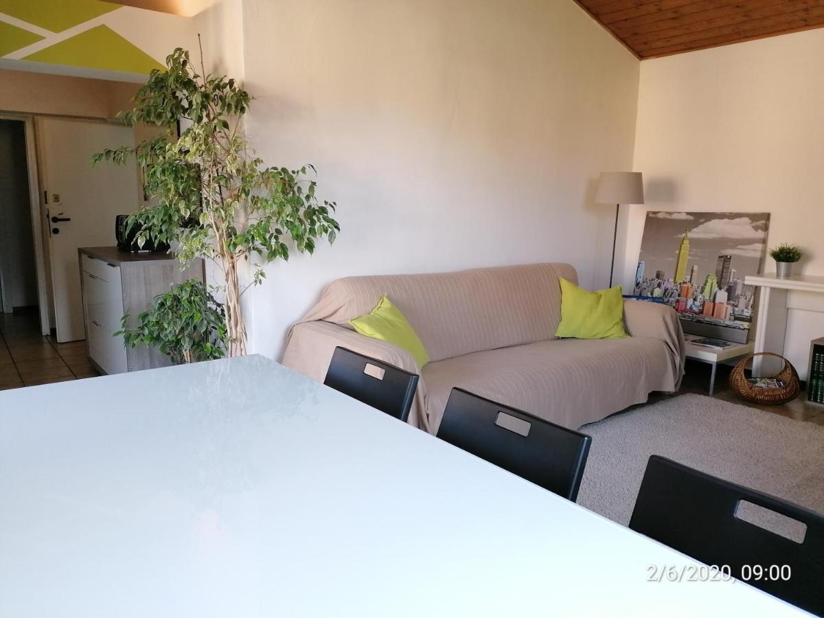 Casa Avezza Apartment โอเมญา ภายนอก รูปภาพ