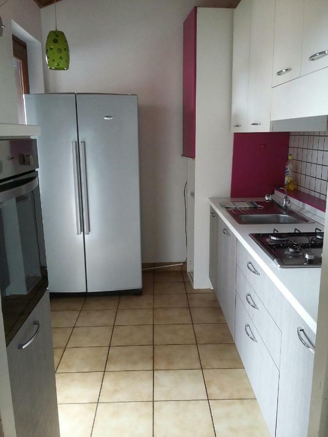 Casa Avezza Apartment โอเมญา ภายนอก รูปภาพ